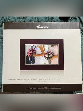 Memorex 10" Widescreen LCD Photo Frame in Dark Brown Wood-Effect